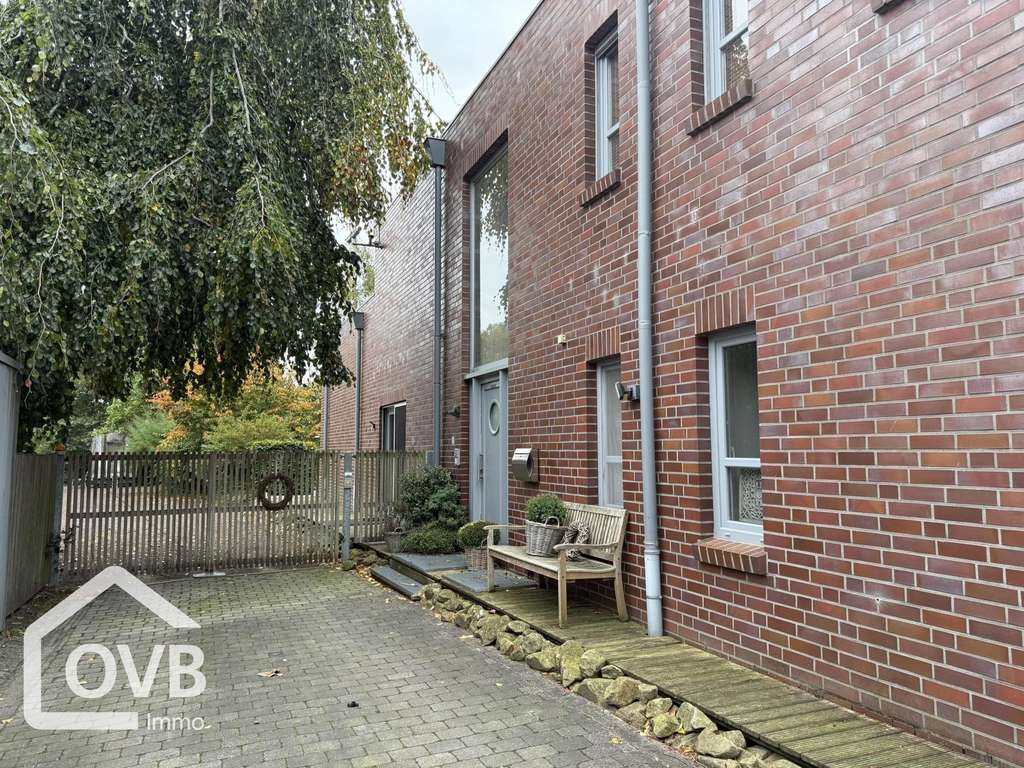 Immobilie in Ostrhauderfehn - Exklusives Wohnhaus mit möglichen drei Wohneinheiten und Garage - Bild 3