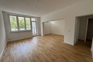 Hochwertig Renoviert: Freies 1,5-Zimmer-Apartment mit Balkon
