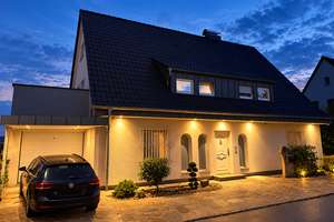 Hochwertige Wohnung im 3-Familienhaus mit Südbalkon, Terrasse & Wellnessbad & Einbauküche