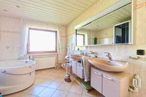 MEHRGENERATIONENHAUS mit Wärmepumpe, PV & Solar – viel Platz für Familie & Generationen! – Die vollständige Adresse der Immobilie erhältst du vom Anbieter., 78333 Stockach – Vorschaubild 18