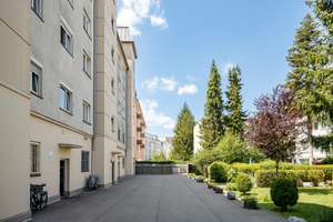 Sendling-Westpark: Renovierungsbedürftige 2-Zimmer-Wohnung mit praktischem Grundriss und Balkon