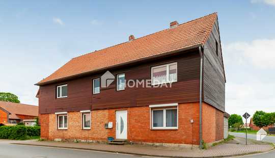 Bild von Charmantes Mehrfamilienhaus mit zwei Wohneinheiten, Garage, Carport und großzügigem Garten