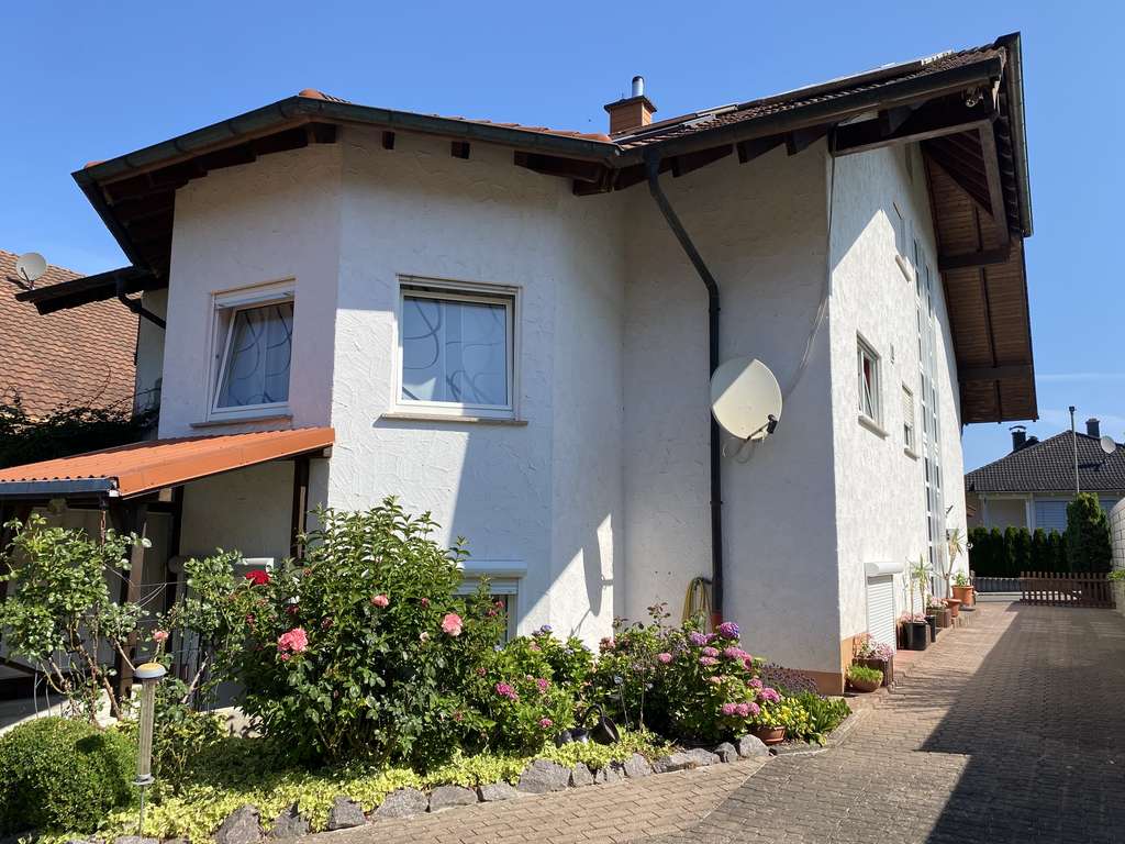 Immobilie in Eppenbrunn - Attraktives Mehrfamilienhaus mit Ferienapartments im Kurort - Bild 2