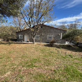 LANDHAUS MIT GARTEN