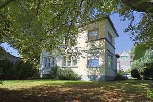 Freistehende Villa als Zweifamilienhaus mit Doppelgarage und separatem Gartengebäude in Ohligs. – Die vollständige Adresse der Immobilie erhältst du vom Anbieter., 42697 Wald, Solingen – Vorschaubild 2