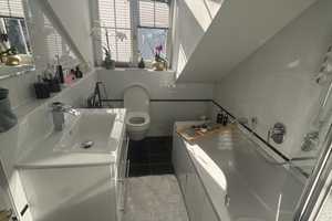 Modernisierte 2,5-Raum-Wohnung mit Balkon und Einbauküche in München – München – Vorschaubild 2