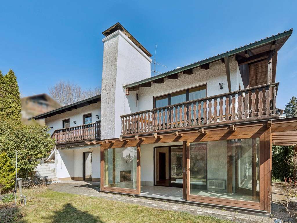 Immobilie in Erdweg - Renovierungsbedürftige 4-Zimmer-Wohnung in Erdweg-Kleinberghofen - Bild 0