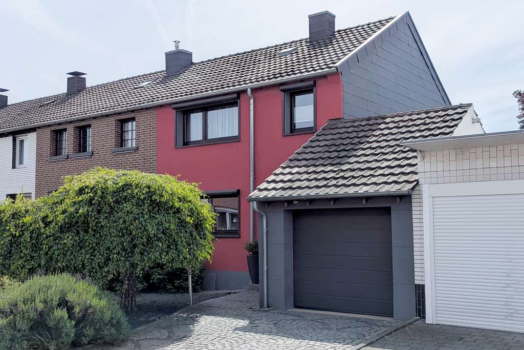 Von privat: Wunderschönes Reihenhaus mit Garage und schönem Garten in bevorzugter Wohnlage 