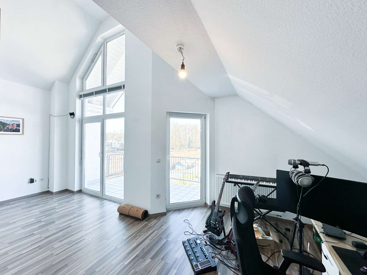 Immobilie in Schaafheim - DIETZ: Lichtdurchflutete 4,5 Zimmer-Maisonette große Dachloggia  - Galerie - Garage - Stellplatz - Bild 10