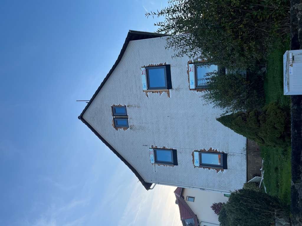 Immobilie in Brachttal - Familienfreundliches Einfamilienwohnhaus mit 2 Garagen, 2 Stellplätzen  und großer Scheune - Bild 3