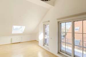Kreative Dachgeschosswohnung mit Balkon – ruhig und zentral in München-Daglfing – Kunihohstraße XXX, 81929 Daglfing, München – Vorschaubild 2