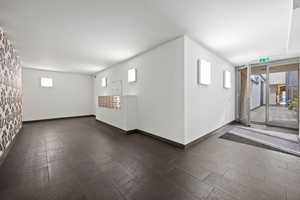 Elegante, bezugsfreie 2-Zi-Wohnung im Glockenbachviertel mit großer Terrasse im 1. OG – München – Vorschaubild 11