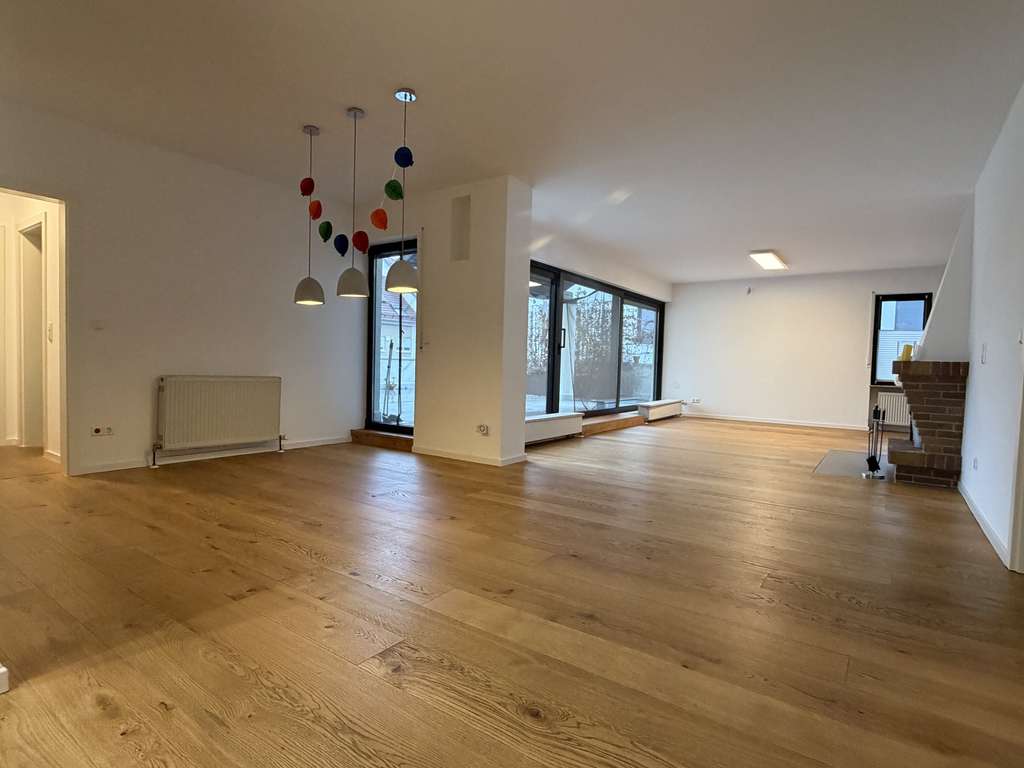 Immobilie in Hagenbach - Großzügige 3-Zimmer-Eigentumswohnung mit Kamin, Terrasse & Garage in ruhiger Hausstruktur - Bild 0