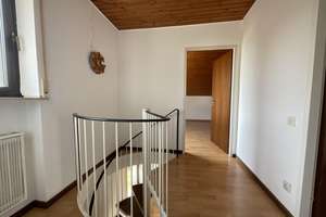 Wohnen auf zwei Ebenen: Gepflegte 3-Zimmer-Maisonettewohnung mit Loggia und Garage in Schönwald! – Die vollständige Adresse der Immobilie erhältst du vom Anbieter., 78141 Schönwald im Schwarzwald – Vorschaubild 10