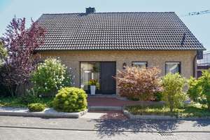 =HOLLAND IMMOCENTER= Solides Einfamilienhaus mit großem Potenzial in attraktiver Wohnlage von Gronau – Die vollständige Adresse der Immobilie erhältst du vom Anbieter., 48599 Gronau (Westfalen) – Vorschaubild 3