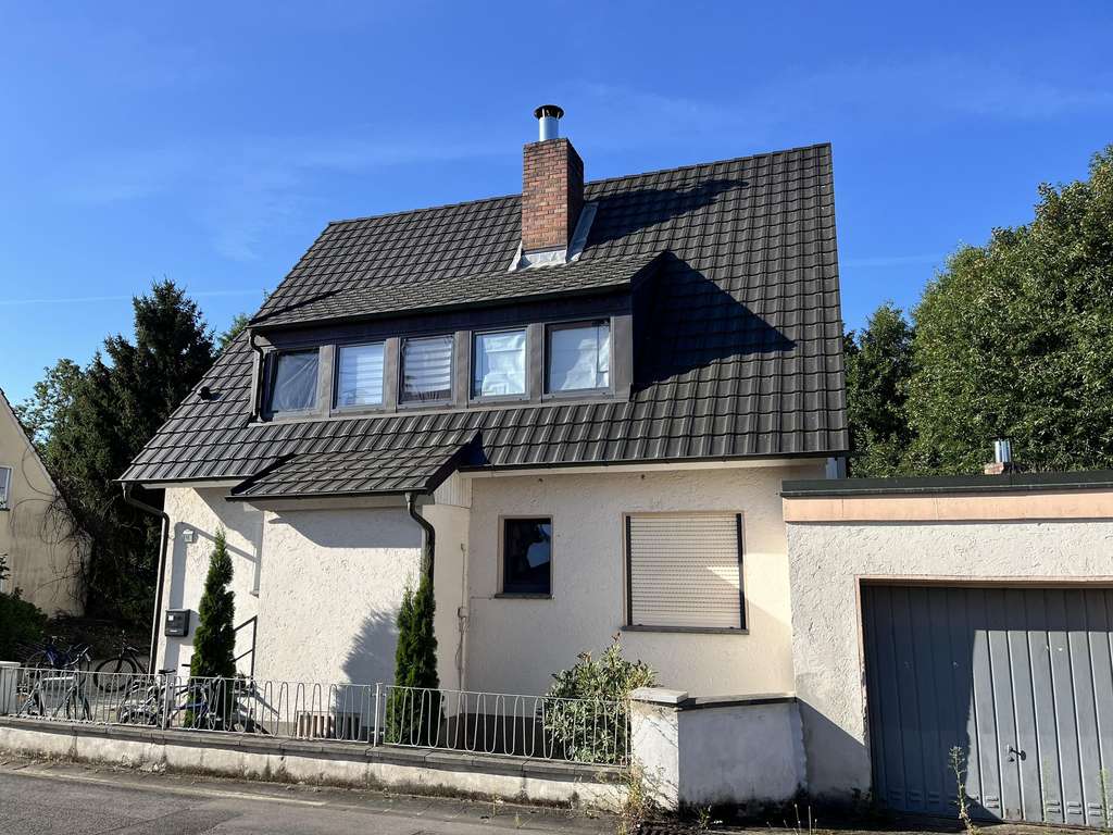 Immobilie in Haßfurt - *1.423m² GROSSES GRUNDSTÜCK IN RANDLAGE* Kurzfristig beziehbares Haus mit Einliegerwohnung, 2 Gara - Bild 3