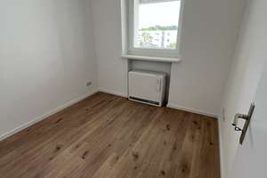 Sanierte 4-Zimmer Wohnung mit Aufzug und Balkon – Pillnitzer Weg 11, 13593 Staaken, Berlin – Vorschaubild 11