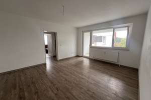 4-Zimmer-Wohnung mit Balkon – Aufzug, neue Badezimmergestaltung, Parkmöglichkeit vor dem Haus – Sophienhof 2, 49084 Schinkel, Osnabrück – Vorschaubild 2