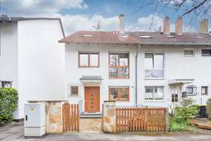 Stilvoll modernisiertes Reihenendhaus mit großzügigem Raumangebot und zeitgemäßer Ausstattung – Die vollständige Adresse der Immobilie erhältst du vom Anbieter., 85716 Unterschleißheim – Vorschaubild 2