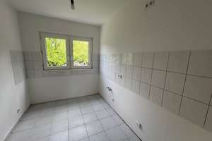 Großer Balkon - Wannenbad mit Fenster - 3 Zimmer dazu - Duisburg Rheinhausen – Beethovenstraße 8, 47226 Rheinhausen-Mitte, Duisburg – Vorschaubild 2