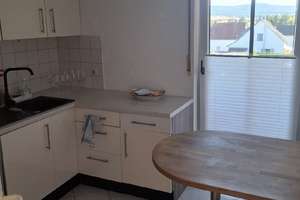 Modern geschnitten  2-Zimmer-Wohnung in Wehrheim, schöner großer Balkon - Taunusblick
