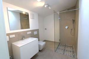 Penthouse mit großer Dachterrasse (34,6 qm) und Tiefgaragenstellplatz mit eigener E-Ladestation – 63073 Bieber, Offenbach am Main – Vorschaubild 8