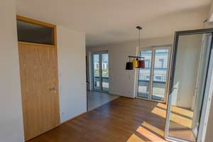 Exklusive 2-Zimmer-Penthousewohnung (91,5 m²) mit großer Dachterrasse direkt am Europagarten – Niedernhausener Straße 53, 60326 Gallus, Frankfurt am Main – Vorschaubild 3