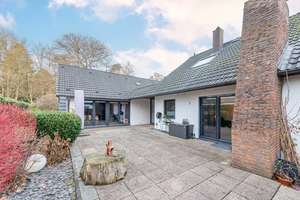 Ein Haus mit vielen Optionen:
"Stilvolles Familienrefugium mit außergewöhnlichem Wohncharakter" – Die vollständige Adresse der Immobilie erhältst du vom Anbieter., 21521 Aumühle – Vorschaubild 22
