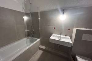 Erstbezug nach hochwertiger Sanierung – moderne 3,5-Zimmer-Wohnung mit Balkon ins Grüne – Sonnleite 10, 44892 Langendreer, Bochum – Vorschaubild 2