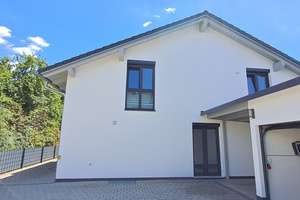 EEK A+: Bezugsfreie, neuwertige Doppelhaushälfte in begehrter Lage von Waldkraiburg! – Die vollständige Adresse der Immobilie erhältst du vom Anbieter., 84478 Waldkraiburg – Vorschaubild 2