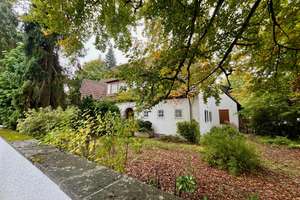 Grünwalder Rohdiamant * Charmantes Einfamilienhaus mit großem Potential zur individuellen Gestaltung – Dr.-Hans-Staub-Str. 10, 82031 Grünwald – Vorschaubild 2