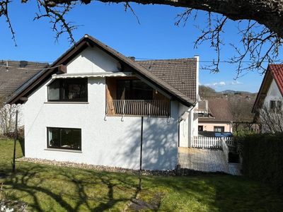STEINBACH : Großes 1 - 2 Familienhaus in ruhiger RANDLAGE wartet auf neue BEWOHNER ! !
