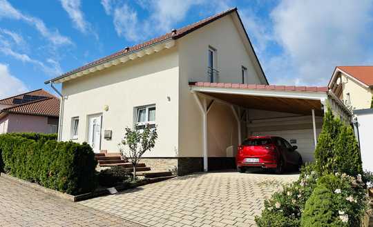 Neuwertiges Einfamilienhaus mit schönem Westgarten und Doppelgarage im begehrten Neubaugebiet