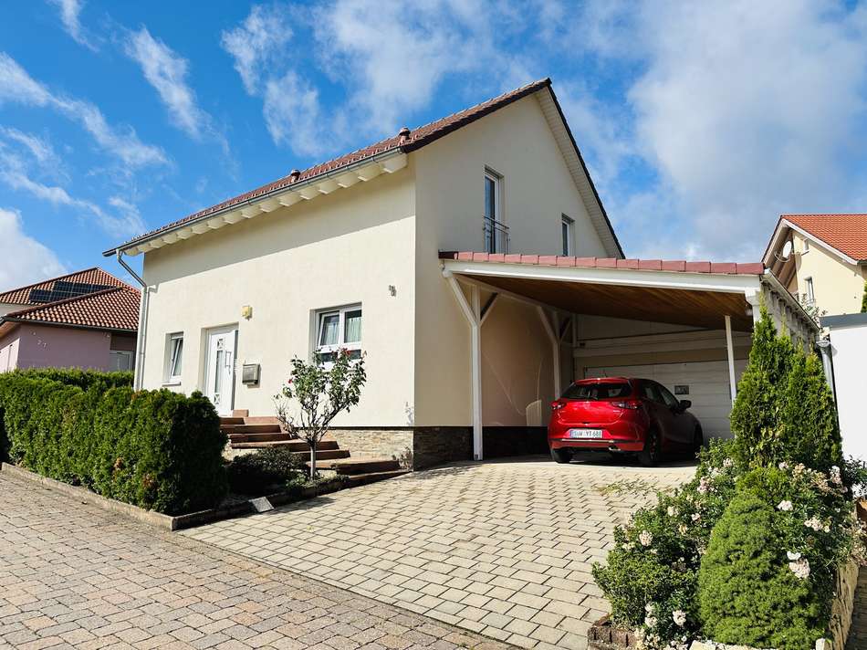 Straßenansicht