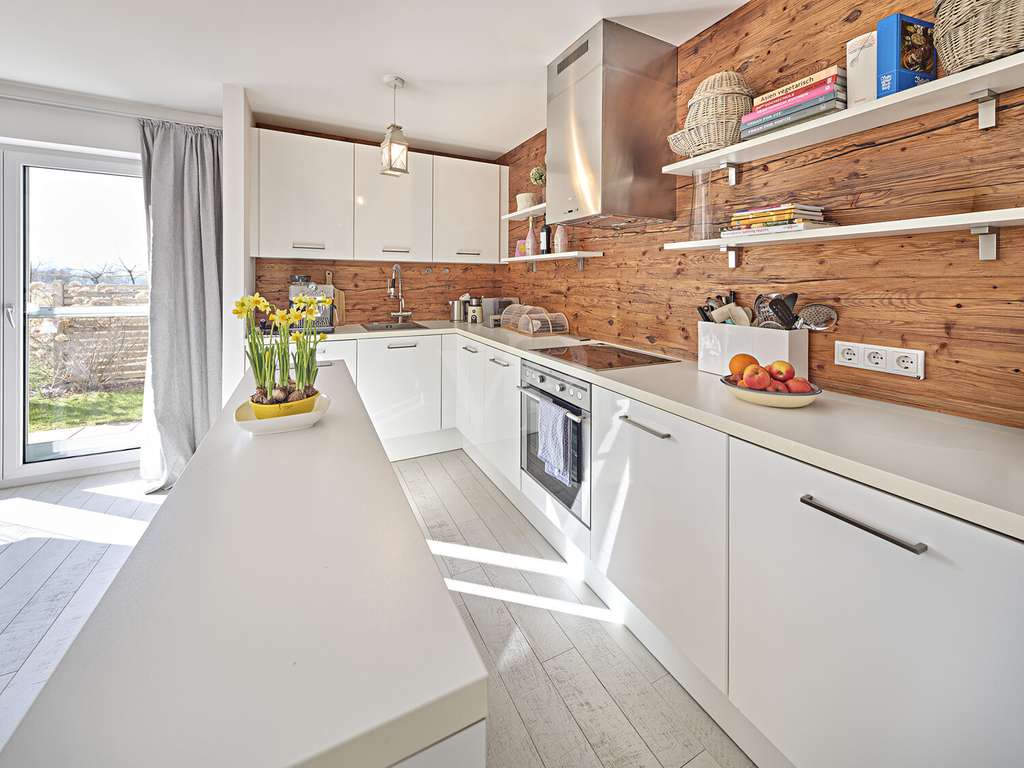 Immobilie in Frasdorf - Sonnige EG-Wohnung mit Terrasse, Gartenpavillon und schönem Blick ins Grüne - Bild 3