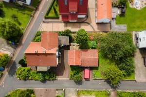 Charmantes Einfamilienhaus mit großem Garten, Doppelgarage und viel Platz zum Wohlfühlen – Neuer Weg 4, 37269 Eschwege – Vorschaubild 3