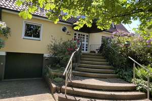 Exklusiv bei KARSTEN IMMOBILIEN:  Zweifamilienhaus in exklusiver Lage, Isernhagen - Süd – Die vollständige Adresse der Immobilie erhältst du vom Anbieter., 30657 Isernhagen-Süd, Hannover – Vorschaubild 2