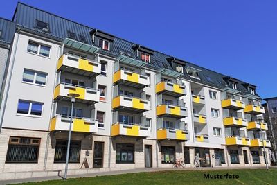 Wohn-/Geschäftshaus und 2-Familienhaus