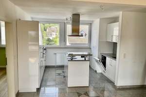 Gemütliche Dachgeschosswohnung in Ko-Metternich, provisionsfrei, mit Balkon und Garage – Weidtman Straße 22, 56072 Metternich, Koblenz – Vorschaubild 2