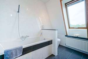 Geräumiges Dachjuwel im Kiez mit Balkon und Bad-Oase – Die vollständige Adresse der Immobilie erhältst du vom Anbieter., 12053 Neukölln (Ortsteil), Berlin – Vorschaubild 5