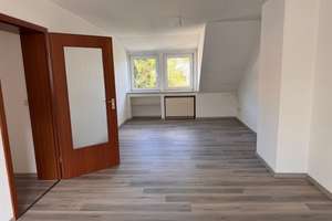 Nähe Folkwang Museum und Rüttenscheider Strasse. Hübsche DG-Wohnung. Garage möglich. – Demrathkamp 5, 45130 Rüttenscheid, Essen – Vorschaubild 3