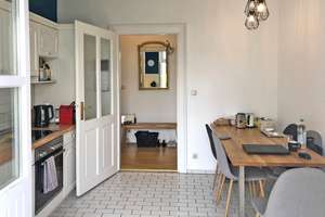 Schöne, helle 3-Zimmer-Altbauwohnung mit Wohnküche und Balkon am Pasinger Stadtpark! – Engelbertstraße 2, 81241 Pasing, München – Vorschaubild 9