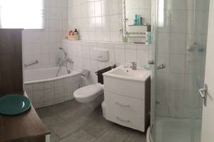 lichtdurchflutete 2-Zimmer DG-Wohnung im Kölner Westen mit 2 Balkonen (Stadtteil Lövenich) – Saarstraße 74b, 50859 Lövenich, Köln – Vorschaubild 13