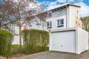 2011 DUPLEX HOUSE! approx. 10 min. to Clay, 165 m², 4.5-Room, 3.5-Bed, 2.25-Bath, Garage & Parking – Die vollständige Adresse der Immobilie erhältst du vom Anbieter., 65205 Erbenheim, Wiesbaden – Vorschaubild 28
