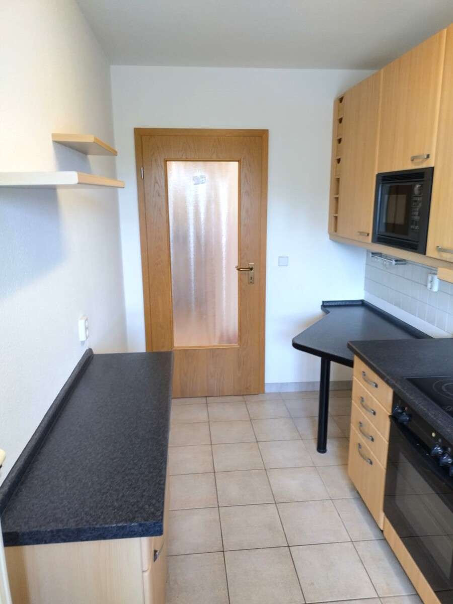 Immobilie in Crossen an der Elster - Helle 3-Raum-Wohnung mit EBK, Balkon, Stellplatz in guter Lage für Eigennutzer oder Kapitalanleger - Bild 4