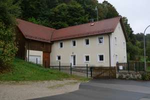 Einfamilienhaus mit Garage und Scheune in Hohenburg – Die vollständige Adresse der Immobilie erhältst du vom Anbieter., 92277 Hohenburg – Vorschaubild 1