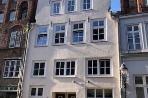 Hochwertig saniertes, historisches Mehrfamilienhaus in Lübeck Innenstadt mit 13 Zimmern – Glockengießerstraße 24, 23552 Innenstadt, Lübeck – Vorschaubild 2