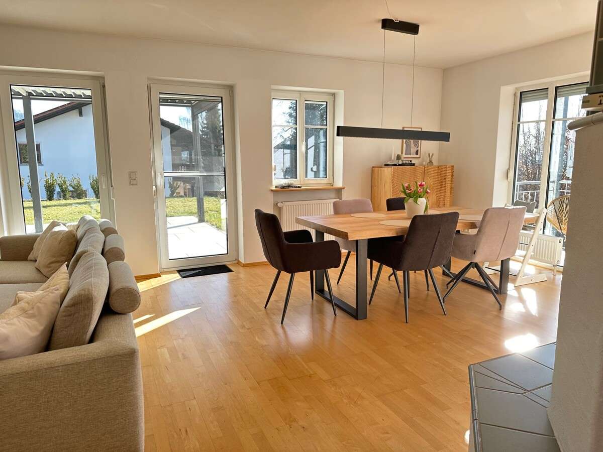 Immobilie in Grafling - Mod. Einfam.-Haus m. Einliegerwhg., PV-Anlage, 2 Garagen u. Fernblick in naturnaher Wohnlage b. DEG! - Bild 9