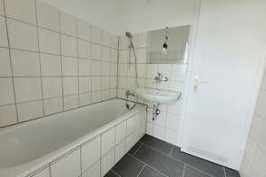 Schöne Aussicht! Renovierte 3-Zimmer-Wohnung mit Balkon! – Nietzscheweg 1, 45279 Freisenbruch, Essen – Vorschaubild 7
