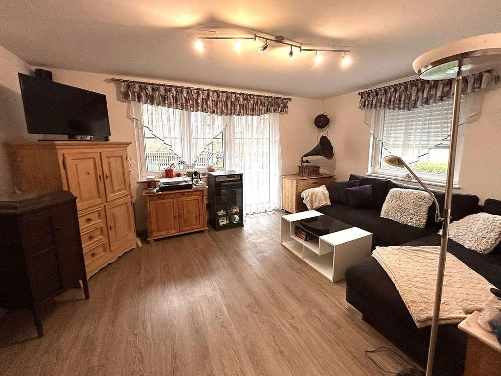 Immobilie in Moosbach - PROVISIONSREI! Modernisiertes Zweifamilienhaus in ruhiger Lage mit großem Garten & Doppelgarage - Bild 1